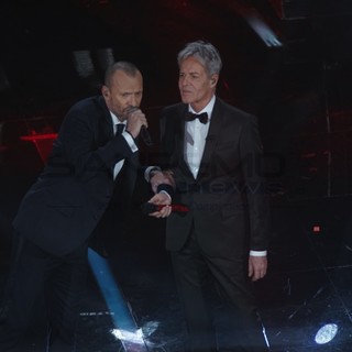 Biagio Antonacci duetta con Baglioni sulle note di "Mille giorni di te e di me" a #Sanremo2018 Biagio Antonacci duetta con Baglioni sulle note di "Mille giorni di te e di me" a #Sanremo2018