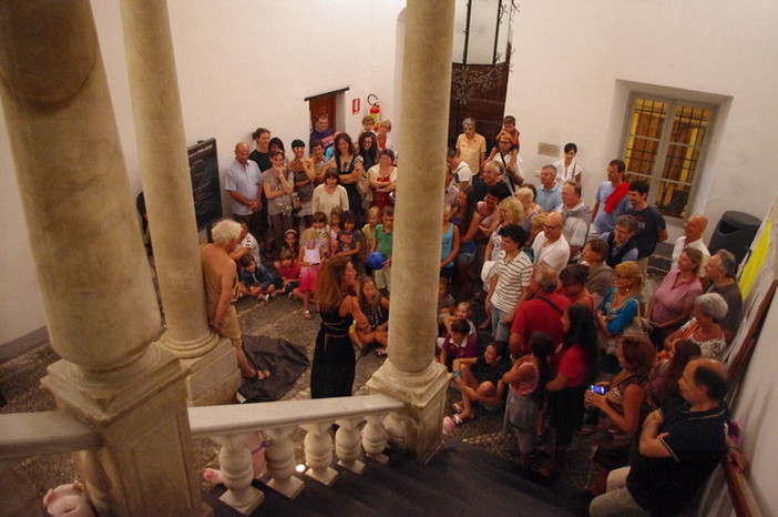 Grande successo ieri sera a Riva Ligure per di “Teatro INpista” con ‘Fiabescum’ da Circe a Biancaneve Grande successo ieri sera a Riva Ligure per di “Teatro INpista” con ‘Fiabescum’ da Circe a Biancaneve
