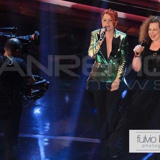 Sarah Jane Morris in coppia con Noemi al Festival di Sanremo 2012 Sarah Jane Morris in coppia con Noemi al Festival di Sanremo 2012