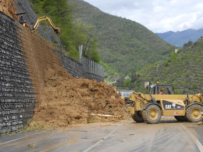 San Biagio della Cima: frana sulla Provinciale 59, liberata la strada a senso unico alternato