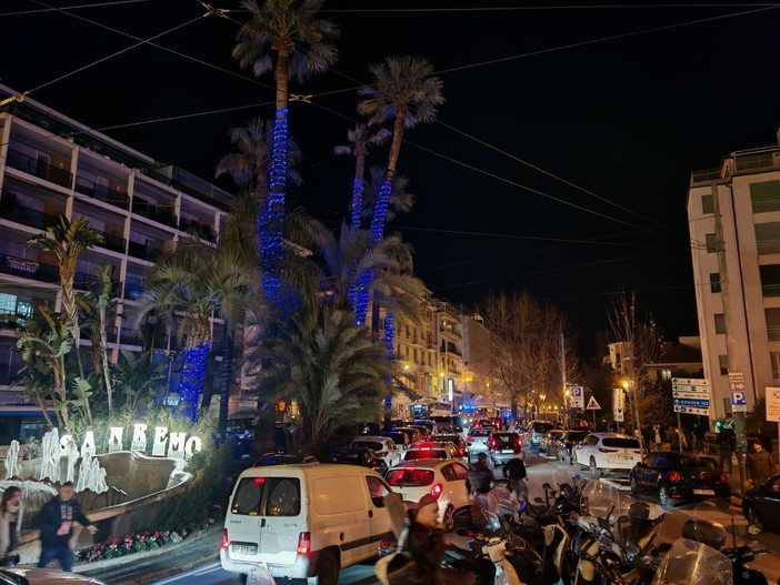 Festival di Sanremo 2025: in una settimana controllate in citta 3.000 persone, scoperti 15 coltelli e tanti pass falsi