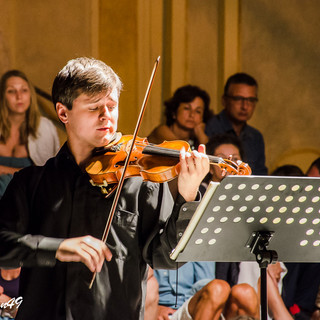 Cervo: le più belle foto del concerto di ieri sul Sagrato dei Corallini con il violinista Aleksey Semenenko Cervo: le più belle foto del concerto di ieri sul Sagrato dei Corallini con il violinista Aleksey Semenenko