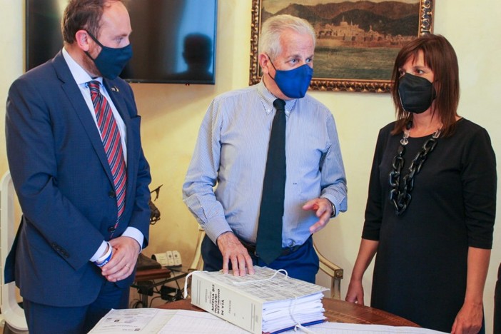 Imperia: incontro tra il sindaco Scajola e l'onorevole Flavio Di Muro, in arrivo novità sull'Aurelia bis Imperia: incontro tra il sindaco Scajola e l'onorevole Flavio Di Muro, in arrivo novità sull'Aurelia bis