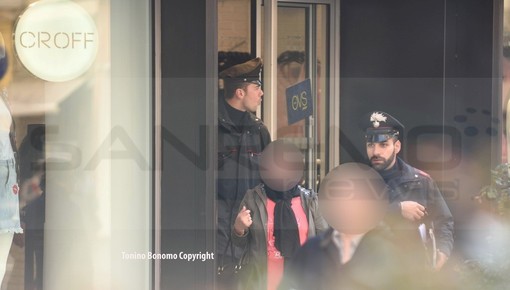 Sanremo: ennesimo furto di abbigliamento all'Ovs di via Matteotti, fermata una 55enne di Imperia (Foto) Sanremo: ennesimo furto di abbigliamento all'Ovs di via Matteotti, fermata una 55enne di Imperia (Foto)
