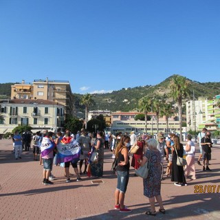 Ventimiglia: anche dopo il flash mob di domenica scorsa le 'Sardine ponentine' chiedono la riapertura del Campo Roya Ventimiglia: anche dopo il flash mob di domenica scorsa le 'Sardine ponentine' chiedono la riapertura del Campo Roya