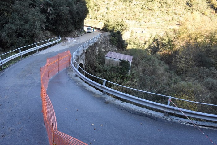 Rocchetta Nervina: lavori in corso sullo sterrato per il paese, il Sindaco conferma "Transito solo per i fuoristrada"