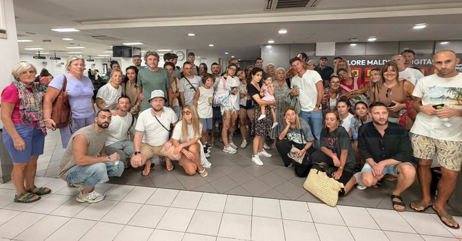 Bloccati alle Maldive da oltre una settimana, gli Allione di Sanremo verso il rientro: domani un volo da Malé per l'Italia