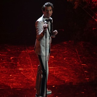 Mika porta De André sul palco del Festival di Sanremo (Foto)
