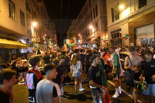 Sanremo: ordinanza per il possibile post Italia-Inghilterra, rinforzo degli agenti e divieto di vendita di bottiglie Sanremo: ordinanza per il possibile post Italia-Inghilterra, rinforzo degli agenti e divieto di vendita di bottiglie