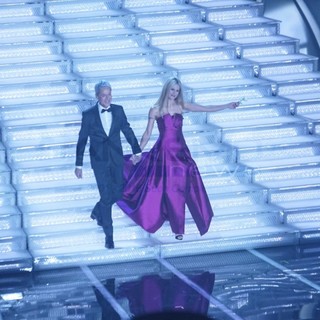 Michelle Hunziker a #Sanremo2018 intona “Il pozzo dei desideri” di Biancaneve per aprire la seconda serata Michelle Hunziker a #Sanremo2018 intona “Il pozzo dei desideri” di Biancaneve per aprire la seconda serata