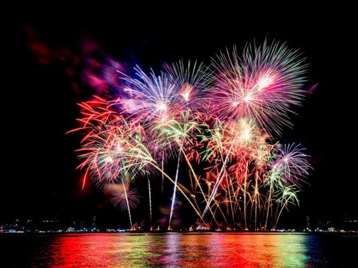 A Riva Ligure la “Festa del Mare” con i fuochi d'artificio: “Ci prepariamo per il clou della stagione” A Riva Ligure la “Festa del Mare” con i fuochi d'artificio: “Ci prepariamo per il clou della stagione”