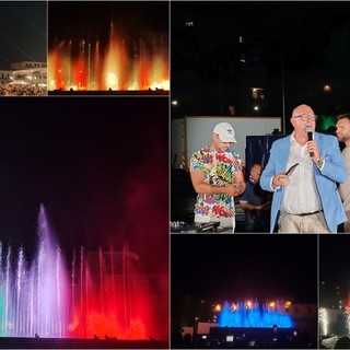 Giochi d'acqua, luci, fuoco e musica: folla in delirio a Vallecrosia per le Fontane Danzanti (Foto e video)