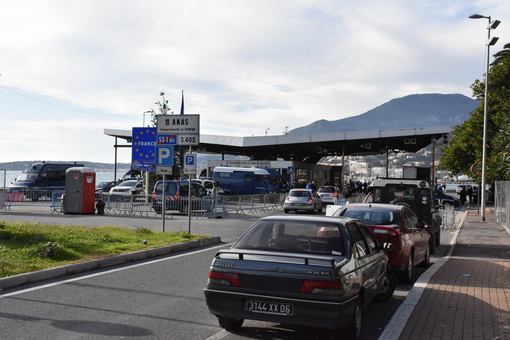 Estensione del congedo parentale, Roberto Parodi (Fai Frontalieri): “Ricordarsi anche di mamme e papà che lavorano oltre frontiera”