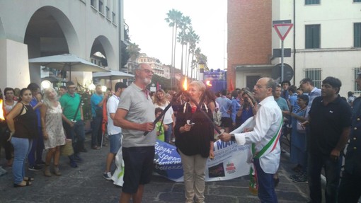 Le immagini della fiaccolata Le immagini della fiaccolata