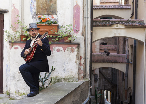 Pieve di Teco, swing da camera al Teatro Salvini con Freddy Colt e il suo Mandolinology Quartet Pieve di Teco, swing da camera al Teatro Salvini con Freddy Colt e il suo Mandolinology Quartet