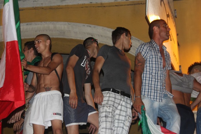 Imperia: un lettore sui fatti di ieri sera "Una volta il massimo della festa erano i gavettoni!"