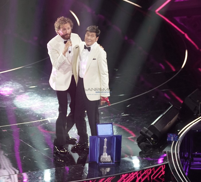 Jovanotti al Festival nel 2022 con Gianni Morandi