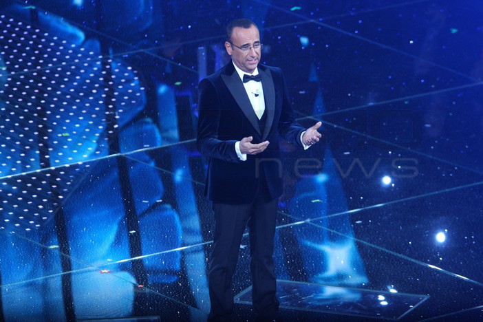 Seconda serata di #sanremo2016: il grazie di Carlo Conti all'Italia per l'ottimo esordio della kermesse Seconda serata di #sanremo2016: il grazie di Carlo Conti all'Italia per l'ottimo esordio della kermesse