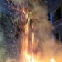 Triora rinnova la magia della Vigilia: falò dell’“osu”, tradizione, fede e festa nel cuore del borgo (Foto) Triora rinnova la magia della Vigilia: falò dell’“osu”, tradizione, fede e festa nel cuore del borgo (Foto)