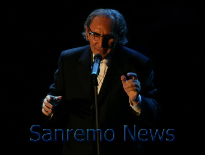 Sanremo 2011: dopo Pezzali, Oxa e Vecchioni al Festival anche Franco Battiato Sanremo 2011: dopo Pezzali, Oxa e Vecchioni al Festival anche Franco Battiato
