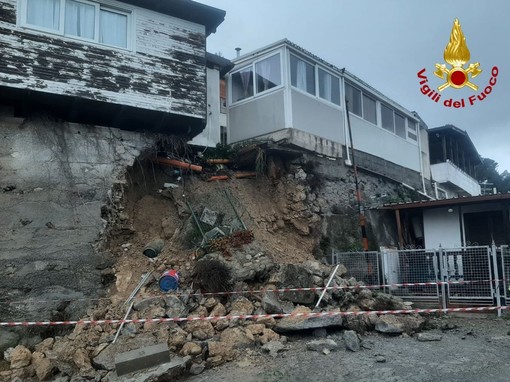 Le immagini della frana in strada degli Olandesi