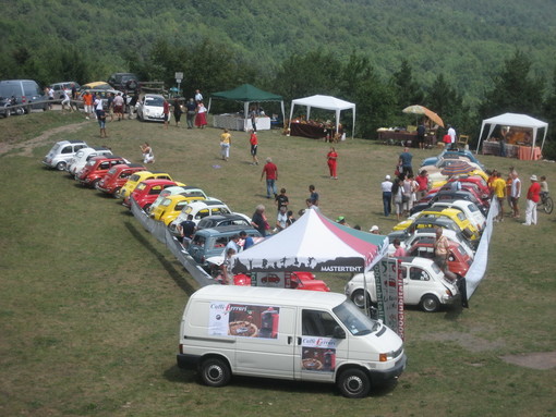 Domenica prossima con la 'mitica' Fiat 500 l'incontro 'sui prati' del Col di Nava