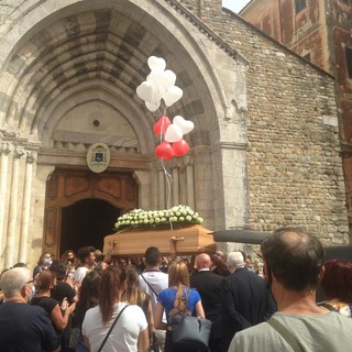 Ventimiglia: in 300 nella Cattedrale per dare l'ultimo saluto a Sharon Micheletti uccisa domenica scorsa (Foto e Video)