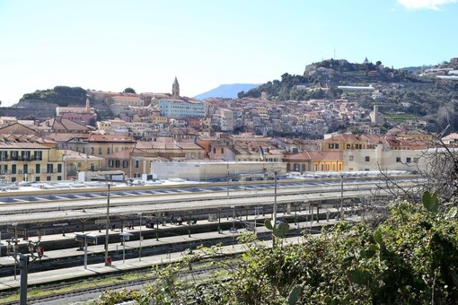 Emergenza migranti a Ventimiglia, una cittadina esasperata: &quot;Una città che non riconosco più...&quot;