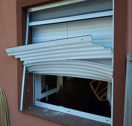 Perinaldo: ladri mettono a soqquadro un'abitazione di località Curli entrando da una finestra Perinaldo: ladri mettono a soqquadro un'abitazione di località Curli entrando da una finestra