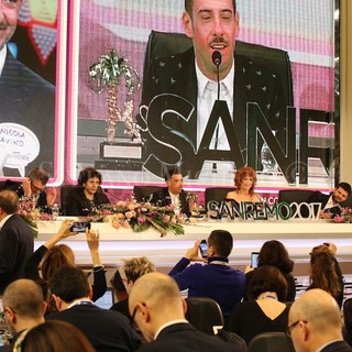 Festival di Sanremo: la Convenzione è già sul tavolo del Sindaco ma è ancora al vaglio dell'ufficio legale Festival di Sanremo: la Convenzione è già sul tavolo del Sindaco ma è ancora al vaglio dell'ufficio legale