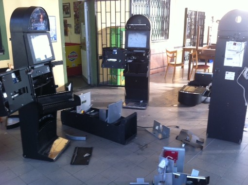 Ventimiglia: assaltata la bocciofila di Roverino, scassinate le macchinette del videopoker Ventimiglia: assaltata la bocciofila di Roverino, scassinate le macchinette del videopoker