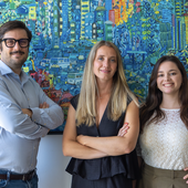 Foto del team: da sinistra Nicolas Guillaud de Saint Ferréol, CEO di Apiwork, al centro Julie Bertany, direttrice di Livein, e a destra Marion Hayet, project manager web di Livein. Ph @ambrechiarelli Foto del team: da sinistra Nicolas Guillaud de Saint Ferréol, CEO di Apiwork, al centro Julie Bertany, direttrice di Livein, e a destra Marion Hayet, project manager web di Livein. Ph @ambrechiarelli