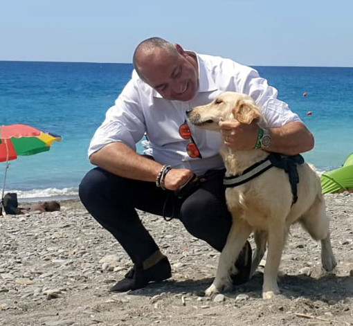 Vallecrosia: spiaggia pet friendly, Perri “Noi molto amici e sensibili alle esigenze degli animali” Vallecrosia: spiaggia pet friendly, Perri “Noi molto amici e sensibili alle esigenze degli animali”