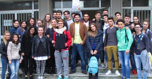 'Breve dialogo sulla felicità': gli incontri di Frank Iodice approdano al Liceo 'Cassini' di Sanremo 'Breve dialogo sulla felicità': gli incontri di Frank Iodice approdano al Liceo 'Cassini' di Sanremo