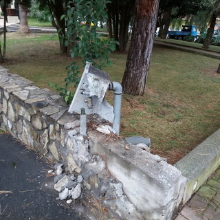 Bordighera: camion trancia tubo del gas in via Pasteur, intervento dei Vvf e strada chiusa per alcuni minuti