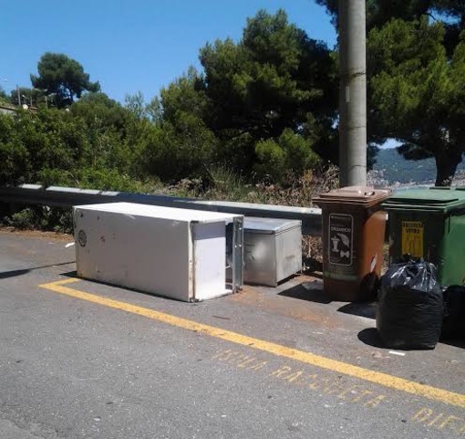 I frigoriferi abbandonati a Capo Mimosa I frigoriferi abbandonati a Capo Mimosa
