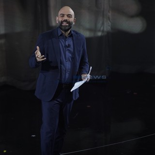 Roberto Saviano sul palco dell'Ariston