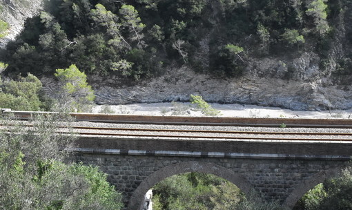 Le strade in Val Roya non esistono più: la Cuneo-Nizza, la ferrovia dimenticata, adesso è l'unica risposta possibile