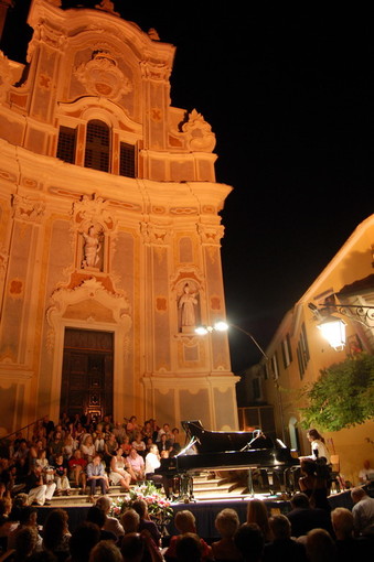 Tra la Piazza dei Corallini e il Mar Ligure riecheggia la Musica da Camera di Cervo