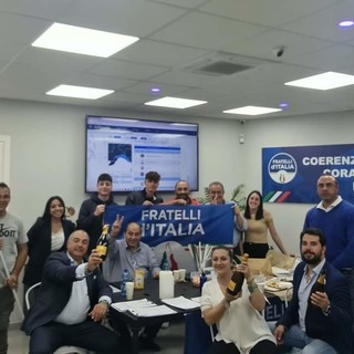 Vallecrosia: a notte fonda il circolo di Fratelli d'Italia festeggia, nel comprensorio raggiunto il 32% Vallecrosia: a notte fonda il circolo di Fratelli d'Italia festeggia, nel comprensorio raggiunto il 32%