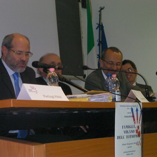 Imperia: sabato scorso il convegno organizzato dal Forum delle Associazioni Familiari Imperia: sabato scorso il convegno organizzato dal Forum delle Associazioni Familiari