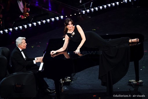 Sanremo2019: ascolti, la seconda serata del Festival registra il 47.3% di share. Un 'pareggio' con il 2018 Sanremo2019: ascolti, la seconda serata del Festival registra il 47.3% di share. Un 'pareggio' con il 2018