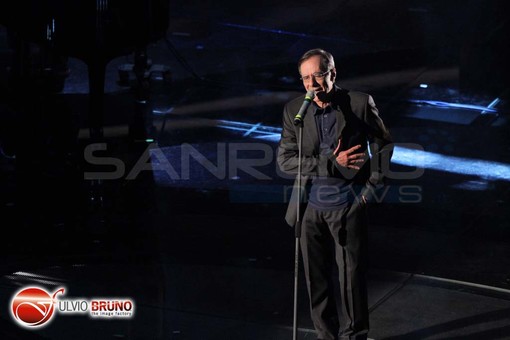 Festival: dopo la seconda serata si accorcia la distanza dalla vetta tra Emma e Vecchioni Festival: dopo la seconda serata si accorcia la distanza dalla vetta tra Emma e Vecchioni