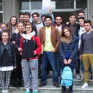 'Breve dialogo sulla felicità': gli incontri di Frank Iodice approdano al Liceo 'Cassini' di Sanremo 'Breve dialogo sulla felicità': gli incontri di Frank Iodice approdano al Liceo 'Cassini' di Sanremo