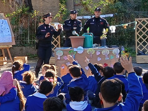 Sanremo: per la 'Festa degli Alberi' visita dei Carabinieri Forestali alla scuola 'Borgo Rodari' (Foto)