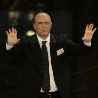 #Festival2017: conferma di Carlo Conti a 'Chi?' "Maurizio Crozza non avrà nessuna censura nella copertina"