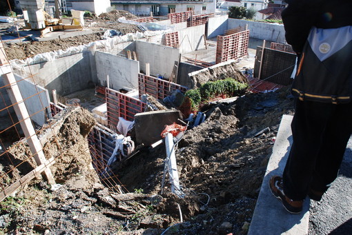 Frane di Natale: iniziati lavori al Borgo, risolta a Bussana Frane di Natale: iniziati lavori al Borgo, risolta a Bussana