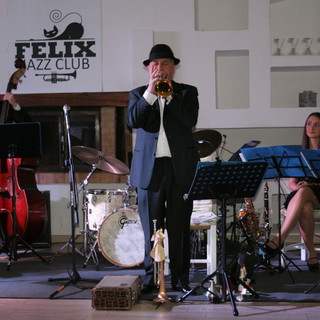 Debutto dell’orchestra di Freddy Colt con repertorio rinnovato: il jazzista astigiano Felice Reggio con gli Swing Kids ad Ospedaletti Debutto dell’orchestra di Freddy Colt con repertorio rinnovato: il jazzista astigiano Felice Reggio con gli Swing Kids ad Ospedaletti