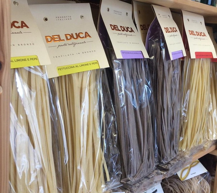 Le fettuccine artigianali alla lavanda 'Imperia' della Riviera dei Fiori del Pastificio Del Duca al 'Museo del Fiore' di Sanremo Le fettuccine artigianali alla lavanda 'Imperia' della Riviera dei Fiori del Pastificio Del Duca al 'Museo del Fiore' di Sanremo