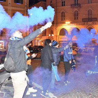 L'Inter vince lo scudetto e conquista la seconda stella: anche a Sanremo esplode la gioia dei tifosi (Foto e Video) L'Inter vince lo scudetto e conquista la seconda stella: anche a Sanremo esplode la gioia dei tifosi (Foto e Video)